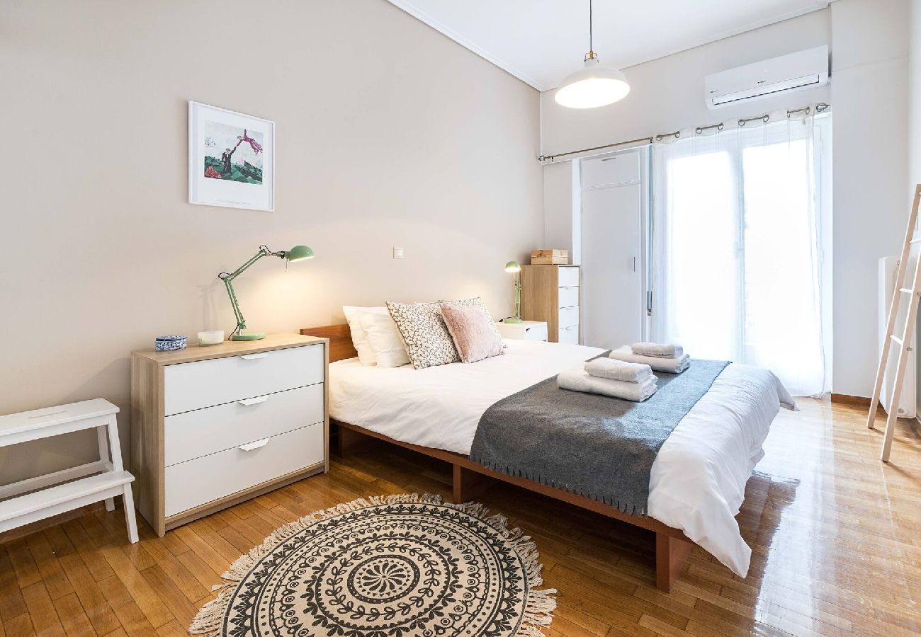 Apartment in Athens - Mpeles 6