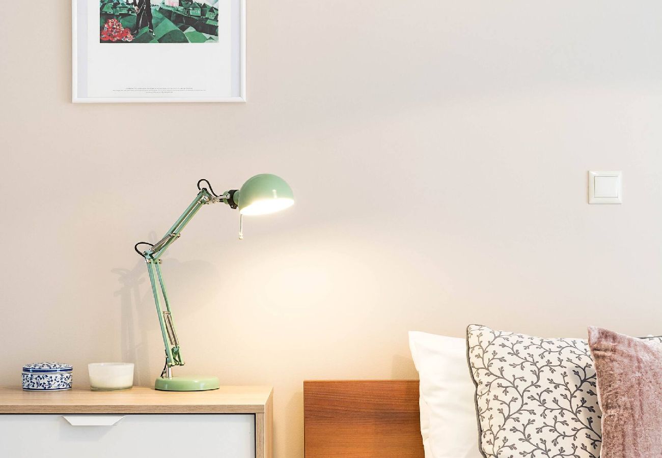 Apartment in Athens - 1 Km From The Acropolis~ Shiny And Spacious+Washer 