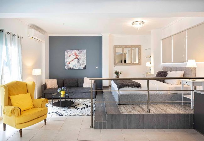 Apartment in Athens - Thiseos 4