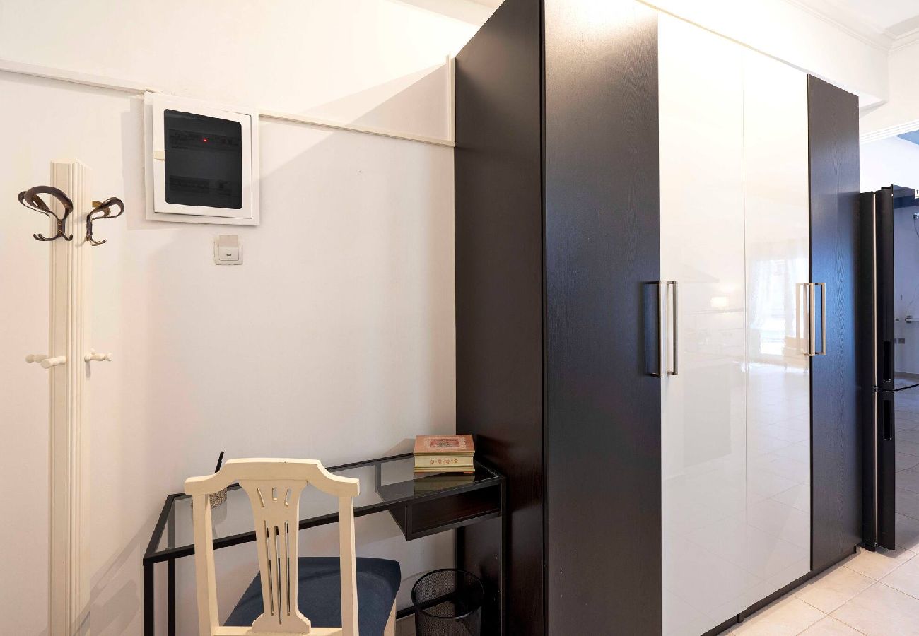 Apartment in Athens - Spacious & Quiet Studio | Metro | 15' To Acropolis