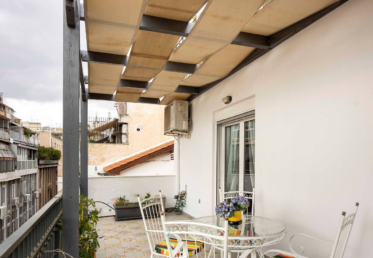 Apartment in Athens - Spacious & Quiet Studio | Metro | 15' To Acropolis