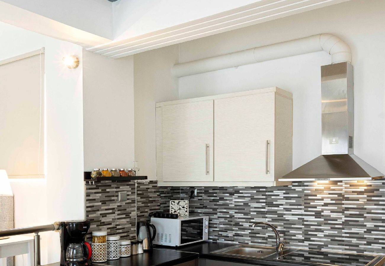 Apartment in Athens - Spacious & Quiet Studio | Metro | 15' To Acropolis