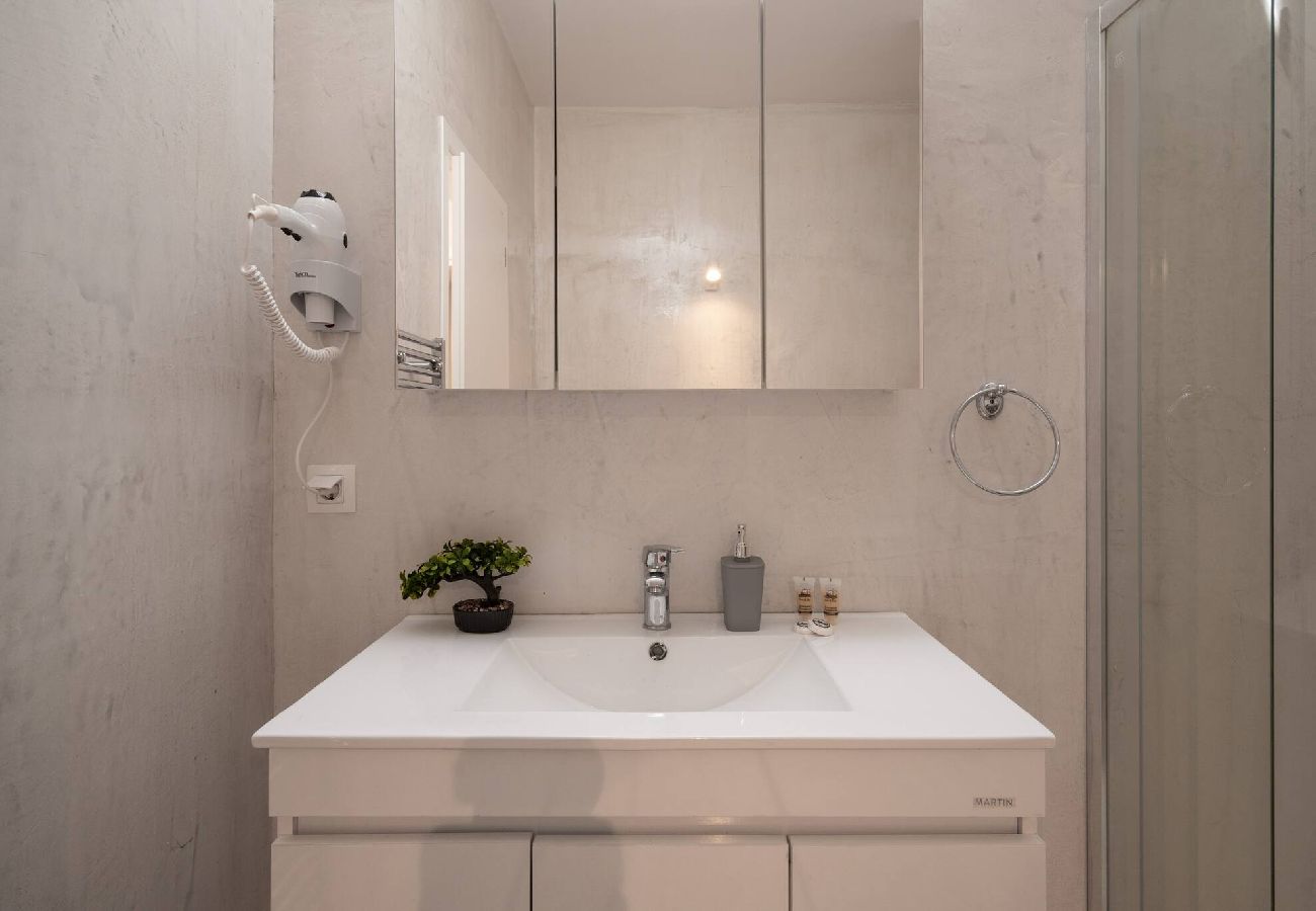 Apartment in Athens - Exclusive Apt In The ♥ Of Athens'_2BD+2 Bathrooms 