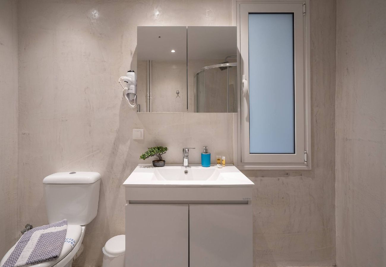 Apartment in Athens - Exclusive Apt In The ♥ Of Athens'_2BD+2 Bathrooms 