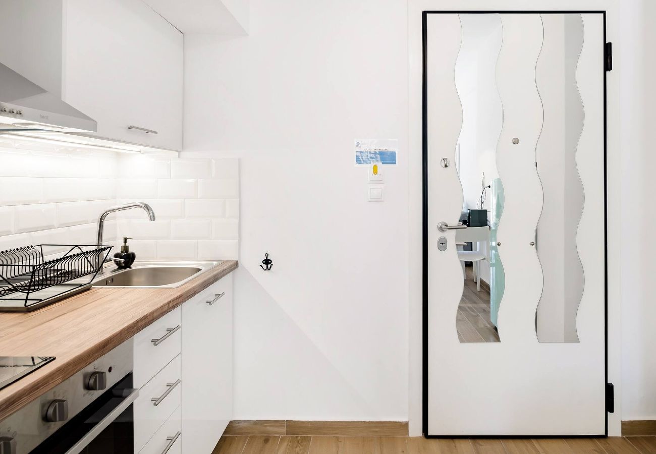 Apartment in Athens - Wide Comfy Studio Apt Centrally Located in Thissio
