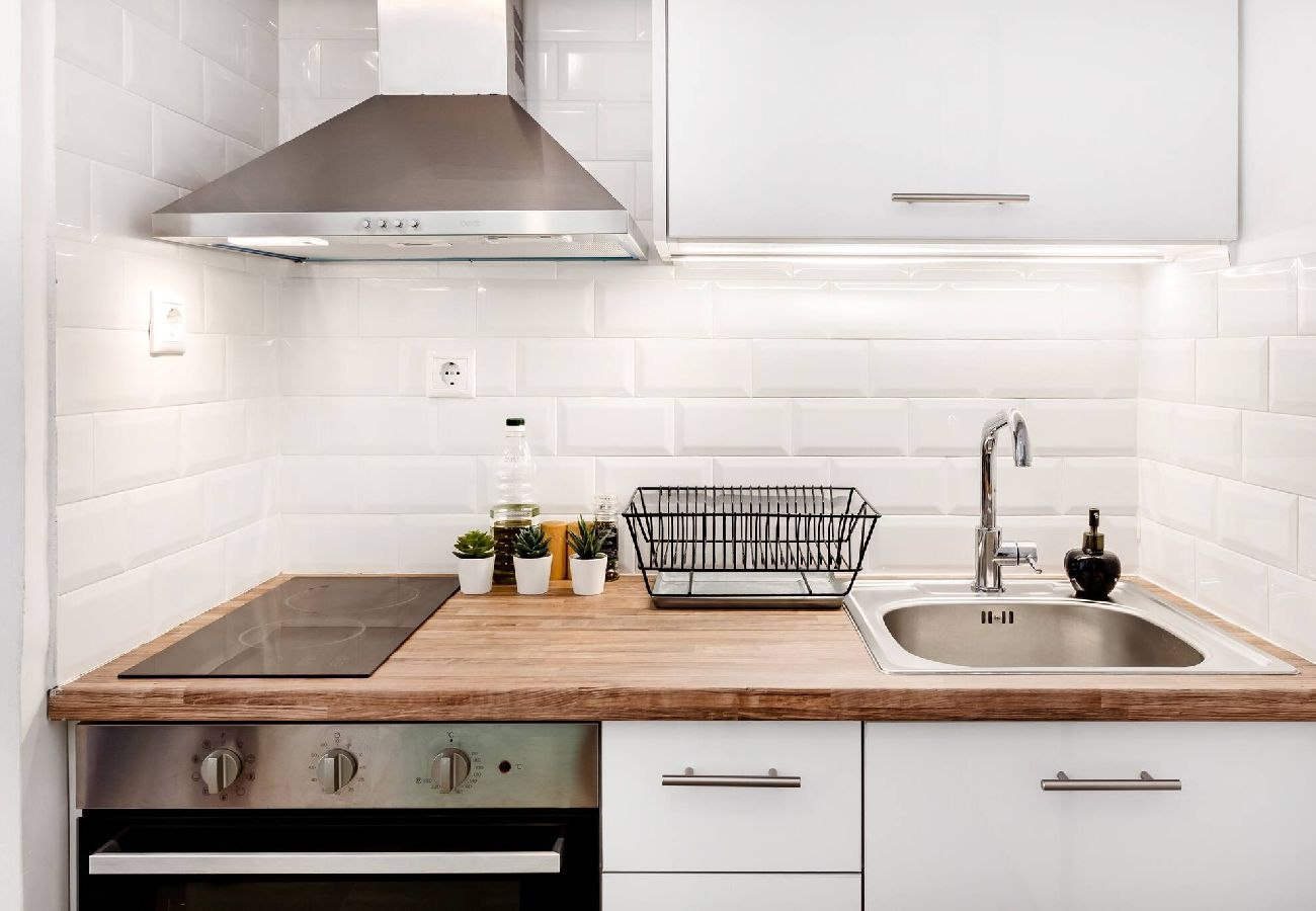 Apartment in Athens - Wide Comfy Studio Apt Centrally Located in Thissio