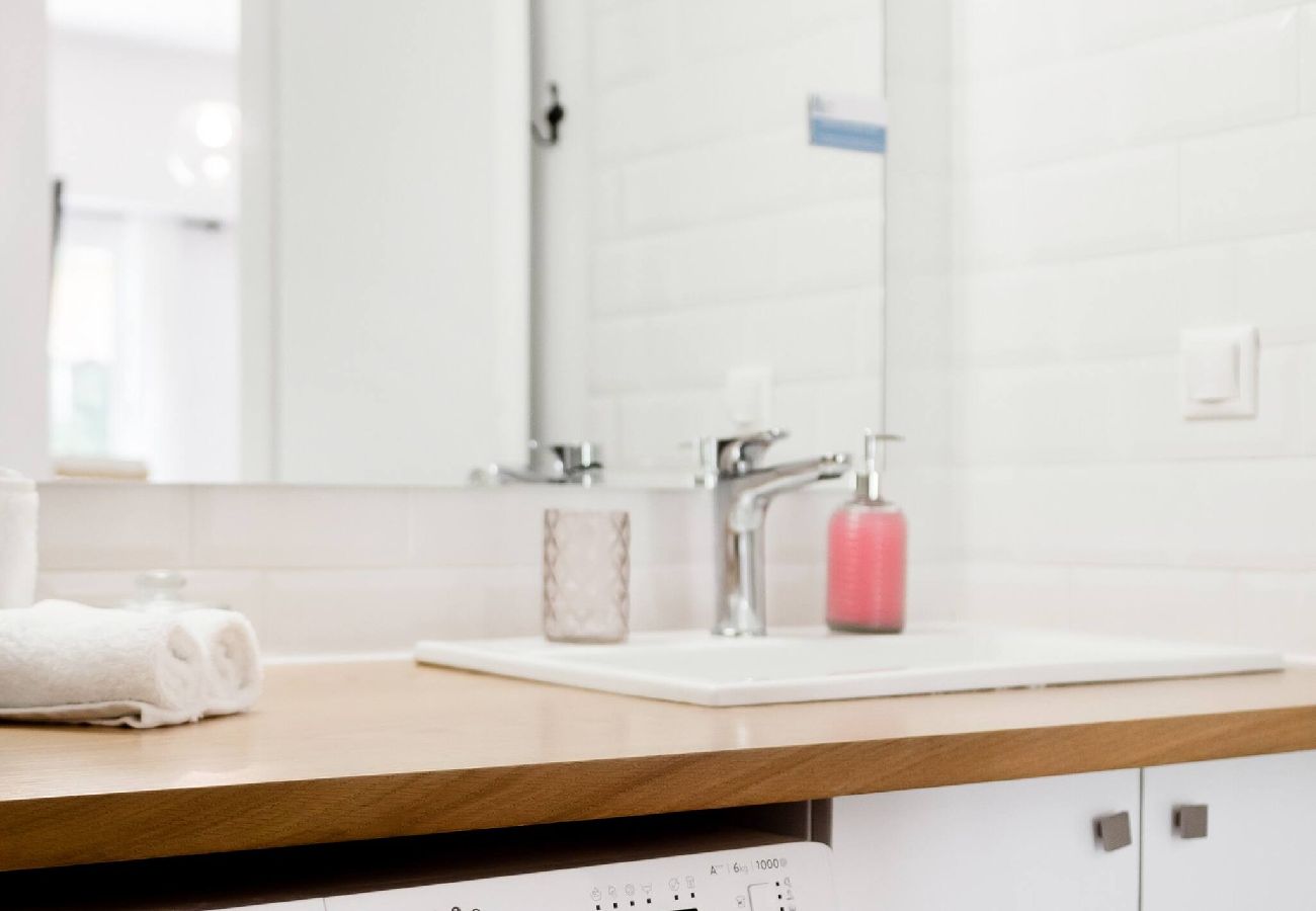 Apartment in Athens - Wide Comfy Studio Apt Centrally Located in Thissio