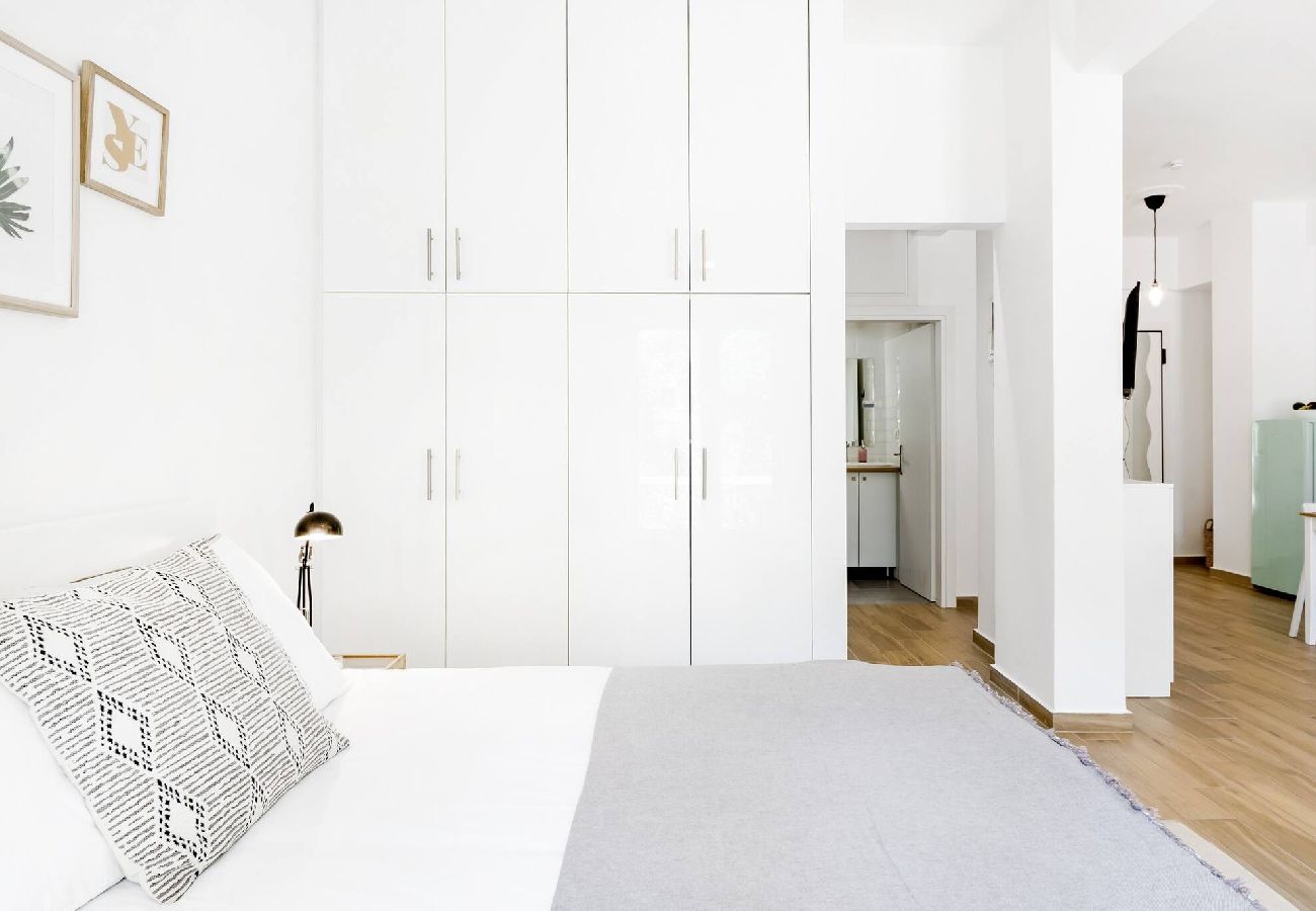 Apartment in Athens - Wide Comfy Studio Apt Centrally Located in Thissio