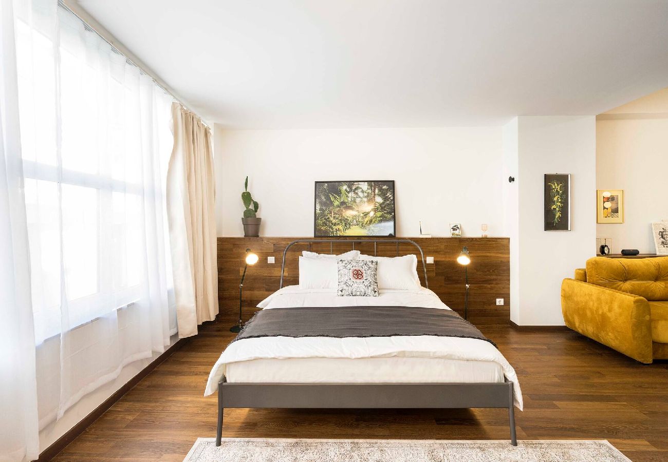 Studio in Athens - Miltiadou 21- RIGHT