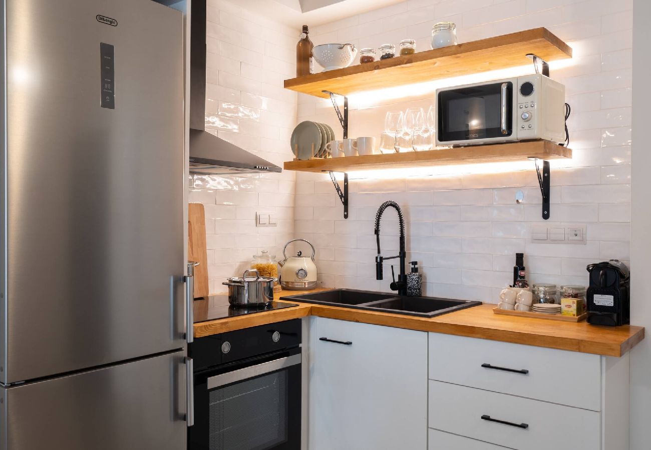 Apartment in Athens - Adela's Apartment | BR & LR Next to Metro