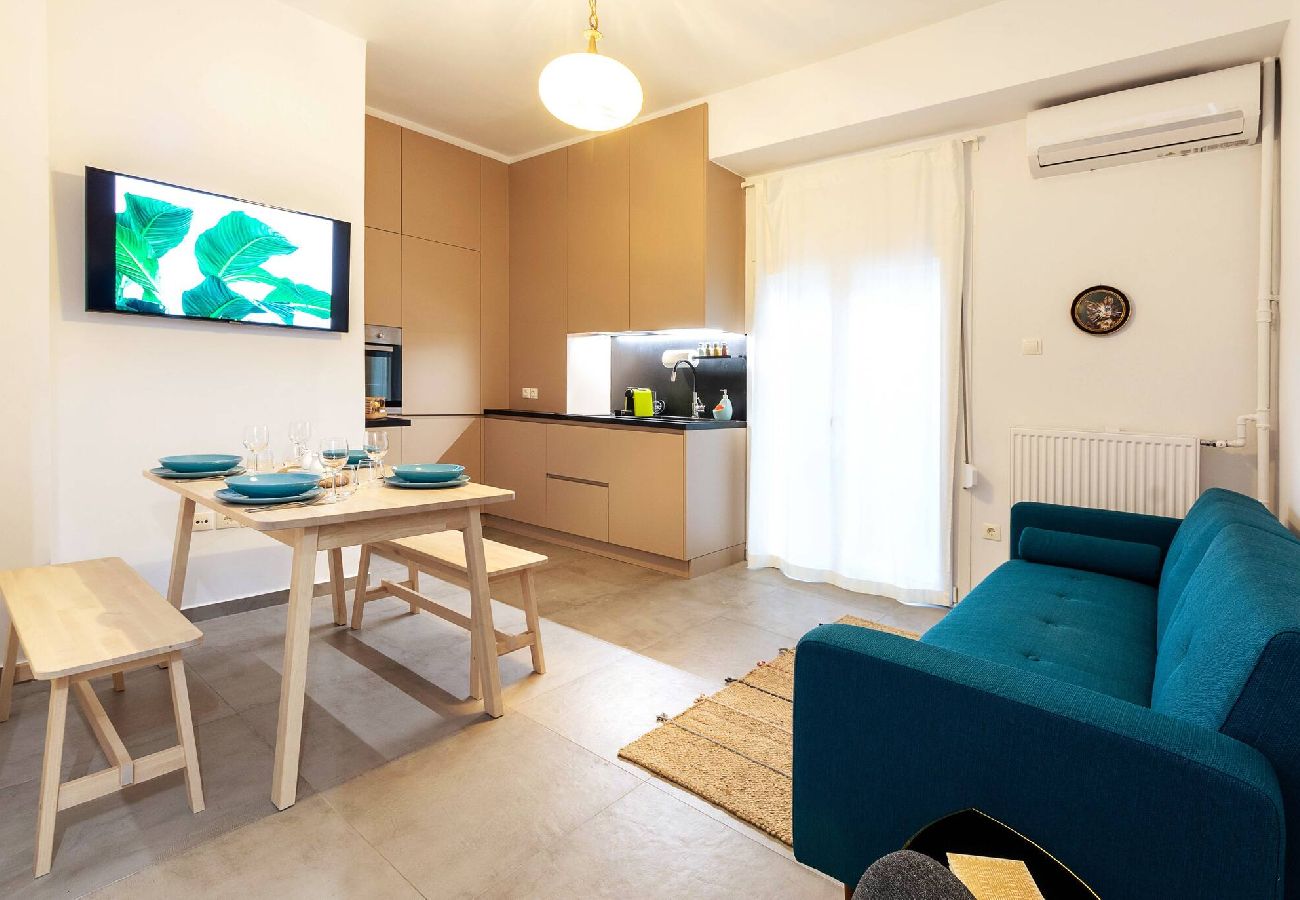 Apartment in Athens - 2 Bedroom Apt + Secret Garden In The ♥ Of Athens 