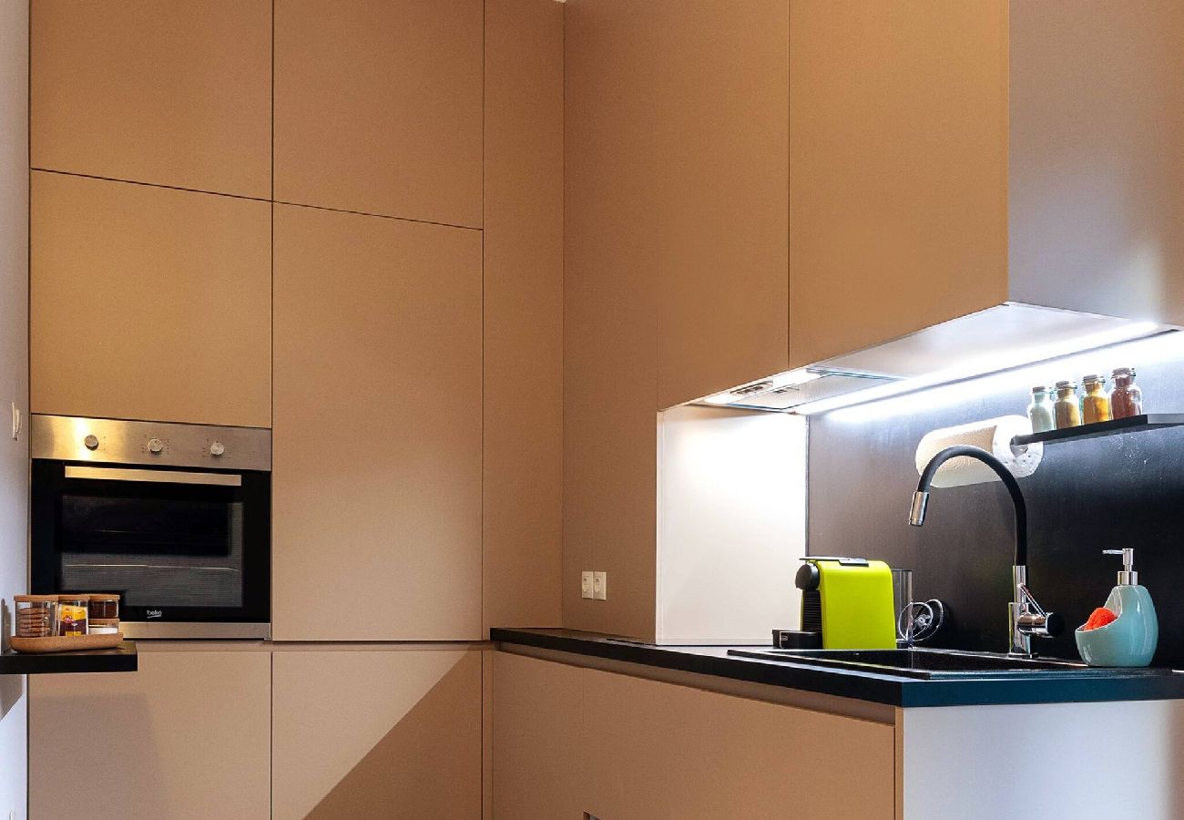 Apartment in Athens - 2 Bedroom Apt + Secret Garden In The ♥ Of Athens 