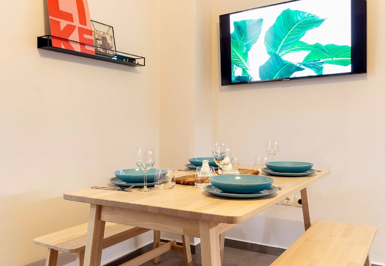 Apartment in Athens - 2 Bedroom Apt + Secret Garden In The ♥ Of Athens 