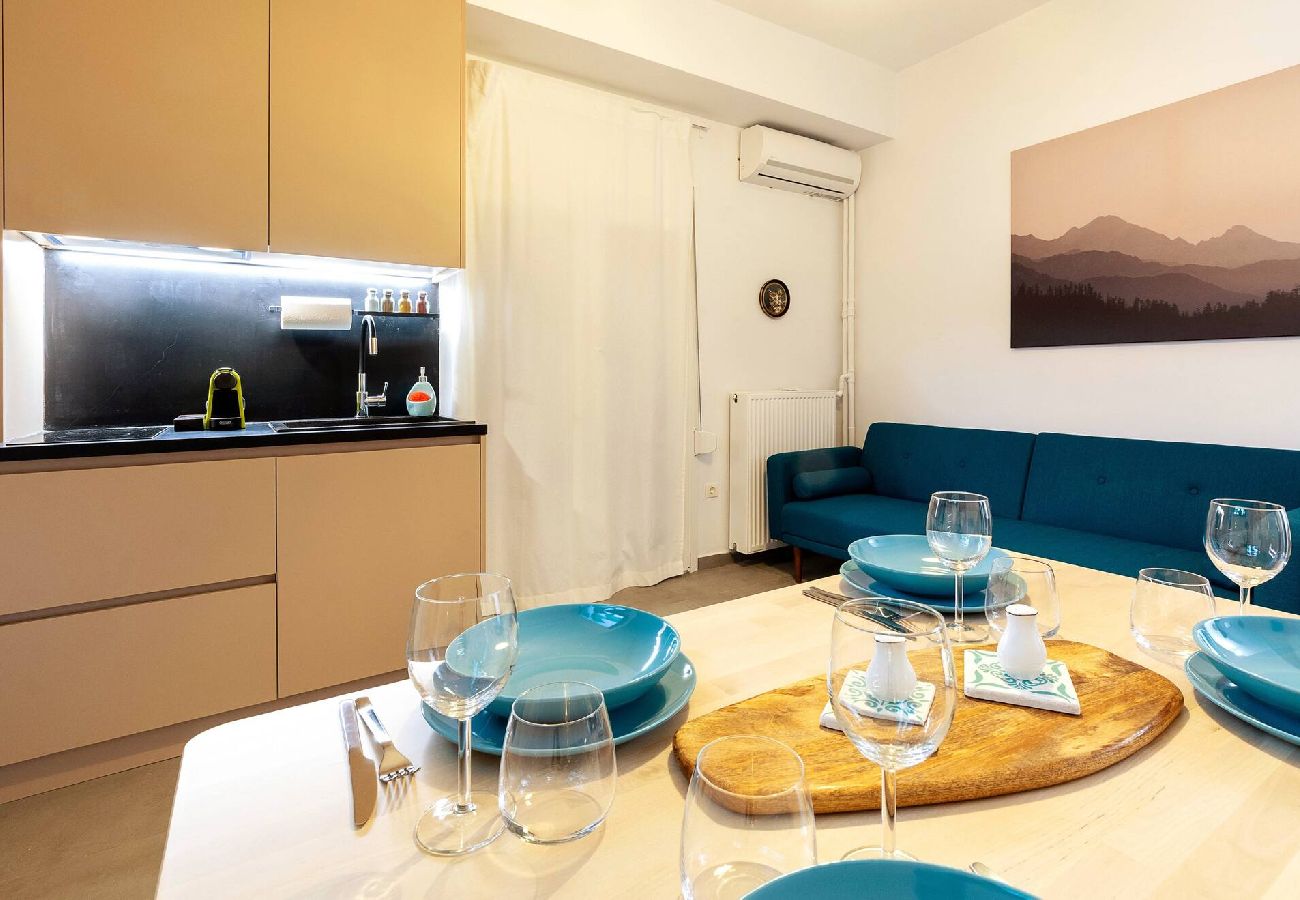 Apartment in Athens - 2 Bedroom Apt + Secret Garden In The ♥ Of Athens 