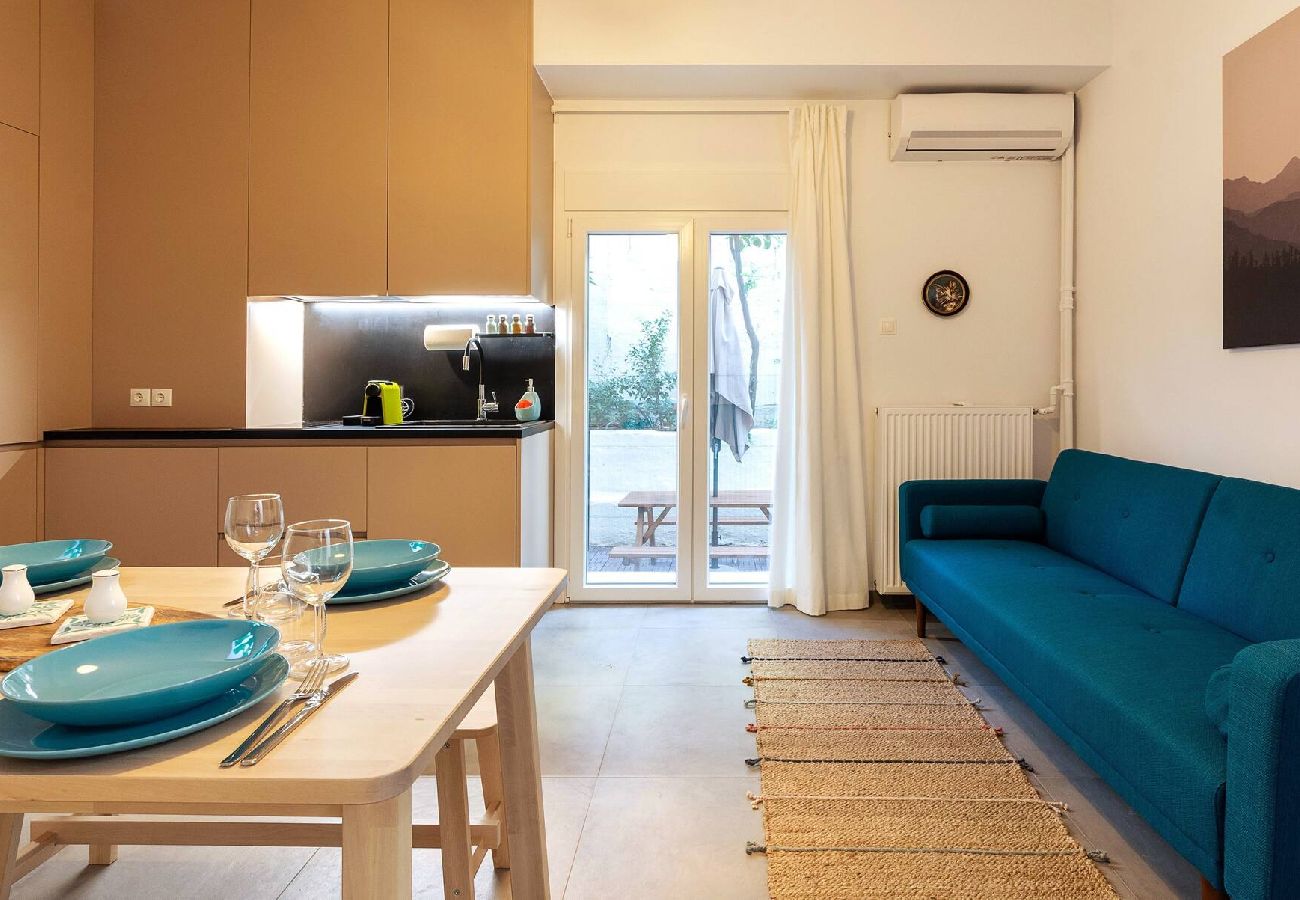 Apartment in Athens - 2 Bedroom Apt + Secret Garden In The ♥ Of Athens 