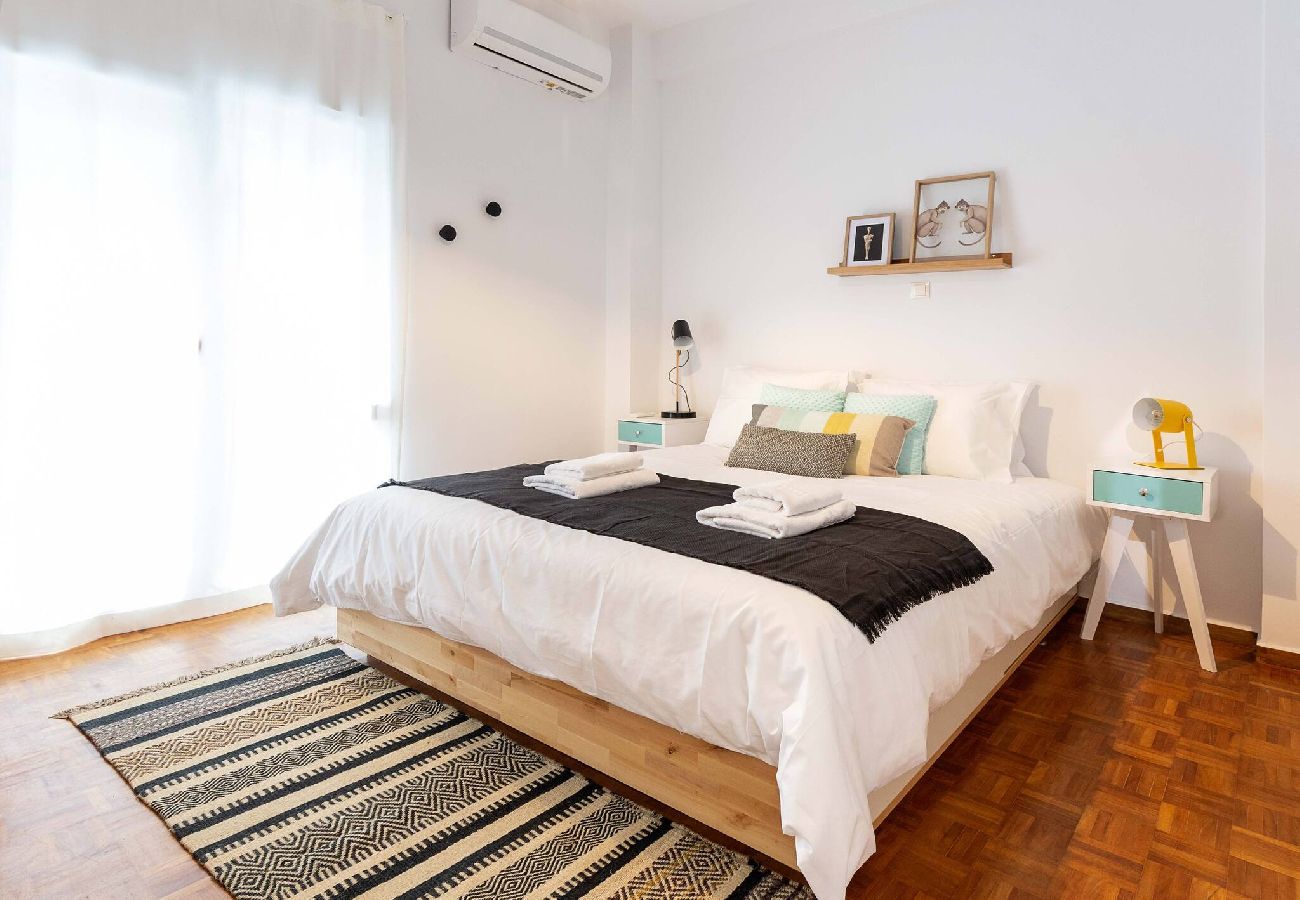 Apartment in Athens - 2 Bedroom Apt + Secret Garden In The ♥ Of Athens 