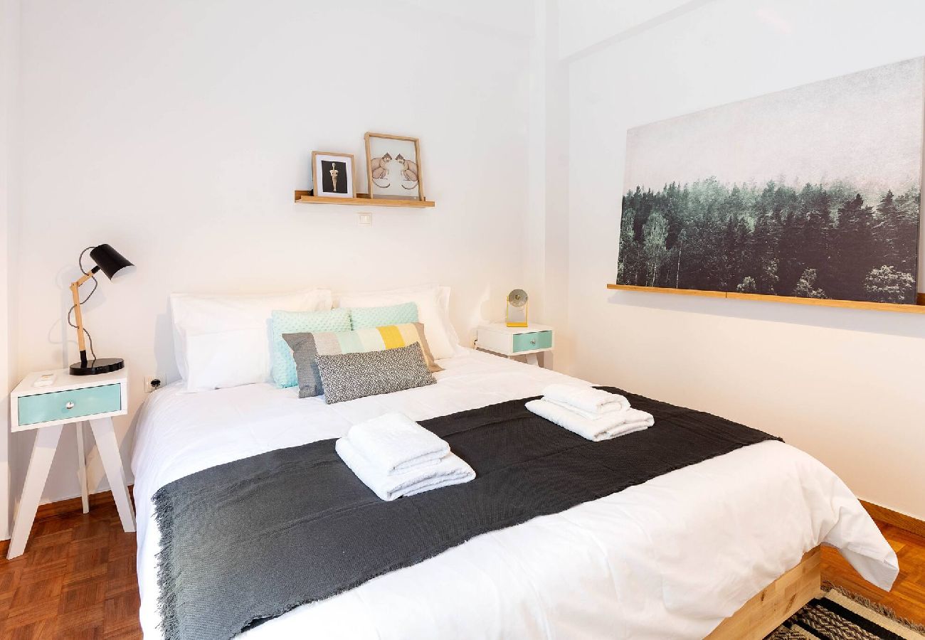 Apartment in Athens - 2 Bedroom Apt + Secret Garden In The ♥ Of Athens 