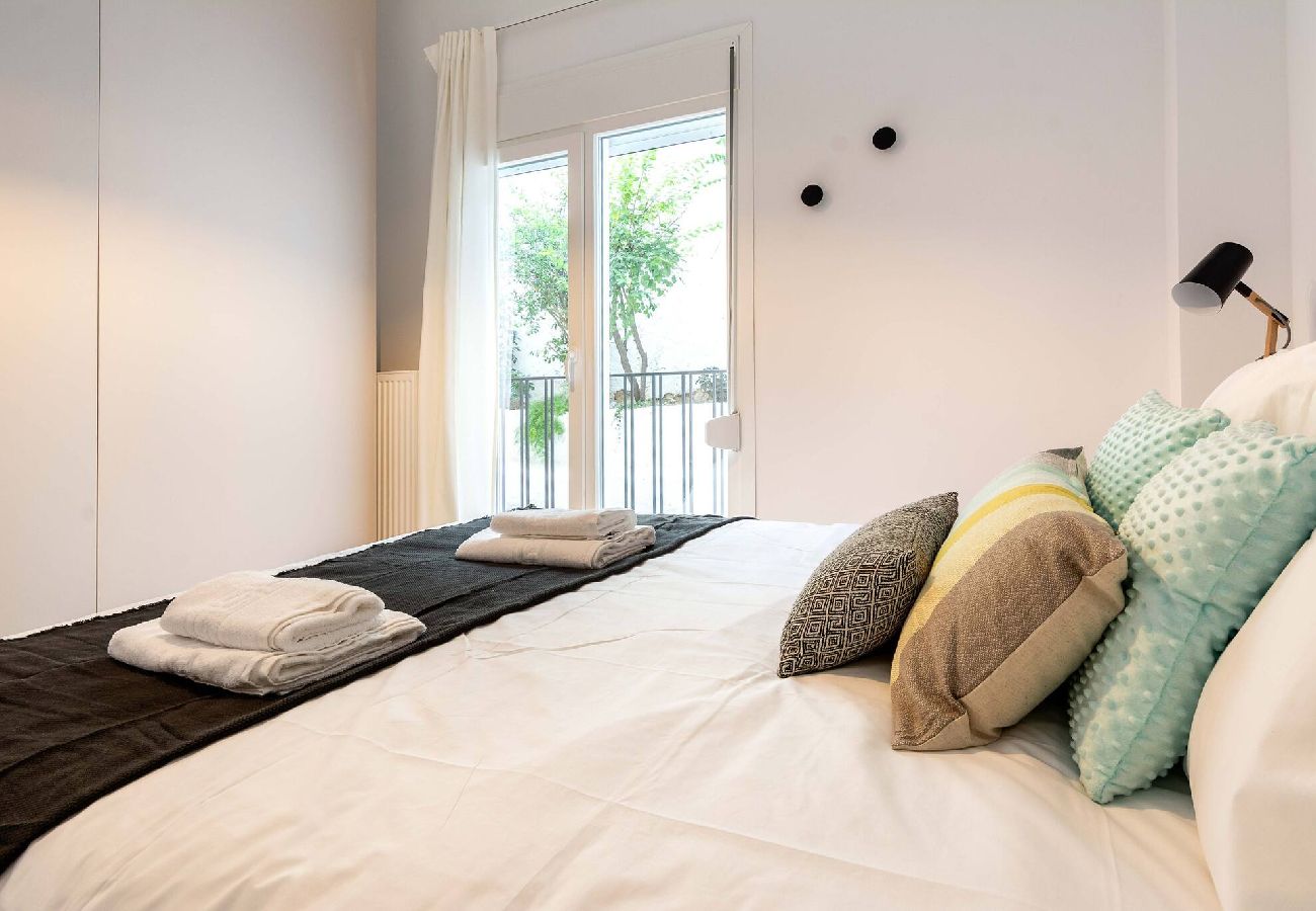 Apartment in Athens - 2 Bedroom Apt + Secret Garden In The ♥ Of Athens 