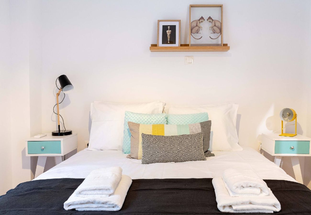 Apartment in Athens - 2 Bedroom Apt + Secret Garden In The ♥ Of Athens 