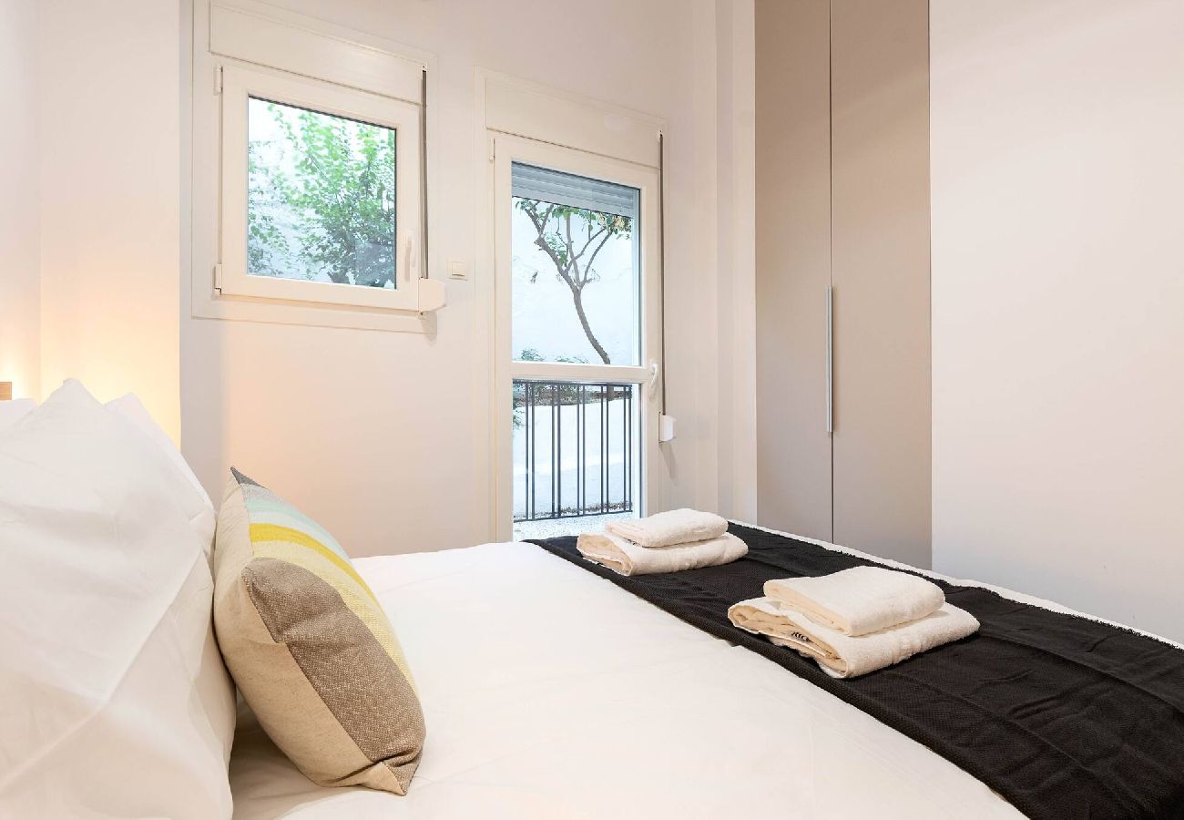 Apartment in Athens - 2 Bedroom Apt + Secret Garden In The ♥ Of Athens 
