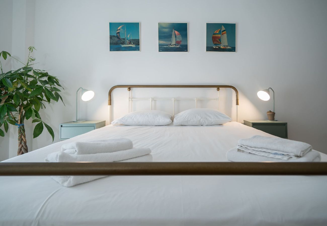 Apartment in Athens - Urban Escape: Exarcheia Remodel