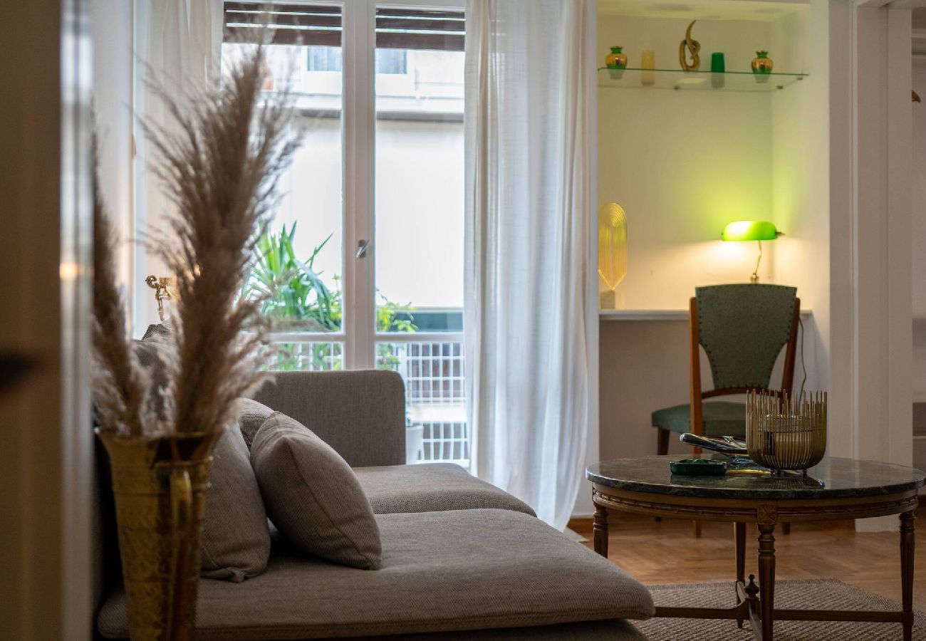 Apartment in Athens - 2BR Vintage & Artistic Retreat in Athens heart