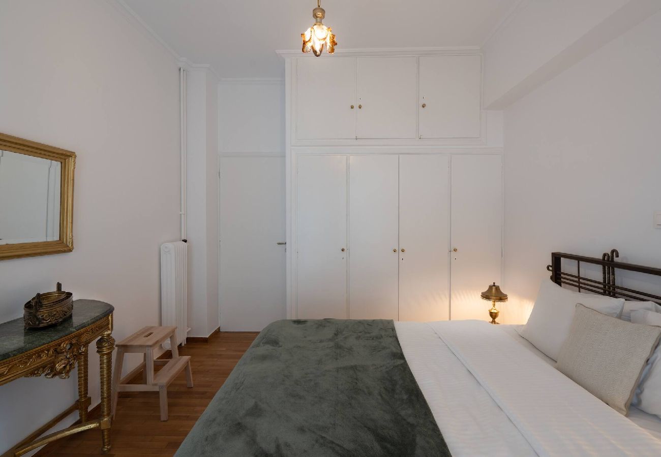 Apartment in Athens - 2BR Vintage & Artistic Retreat in Athens heart