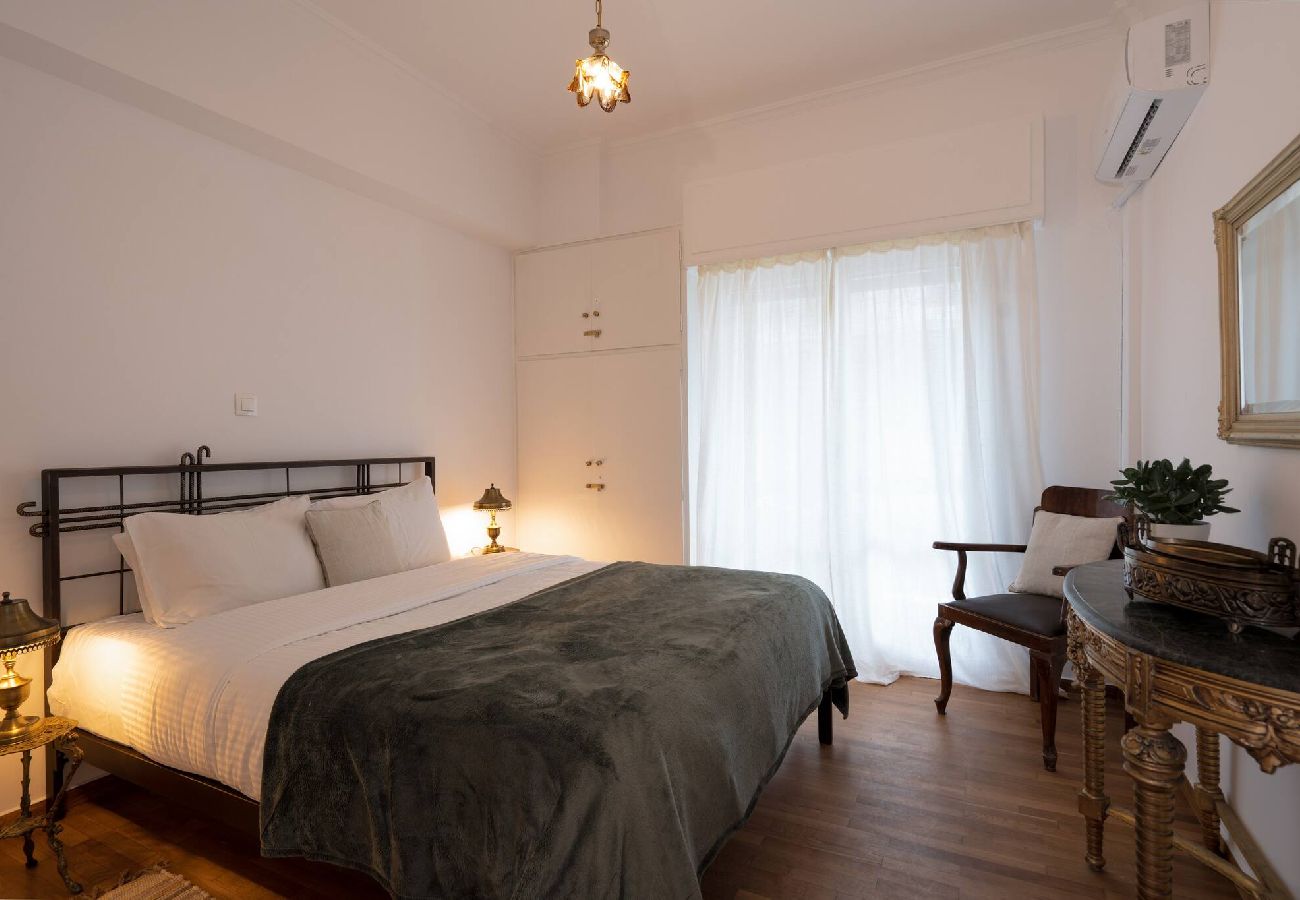 Apartment in Athens - 2BR Vintage & Artistic Retreat in Athens heart