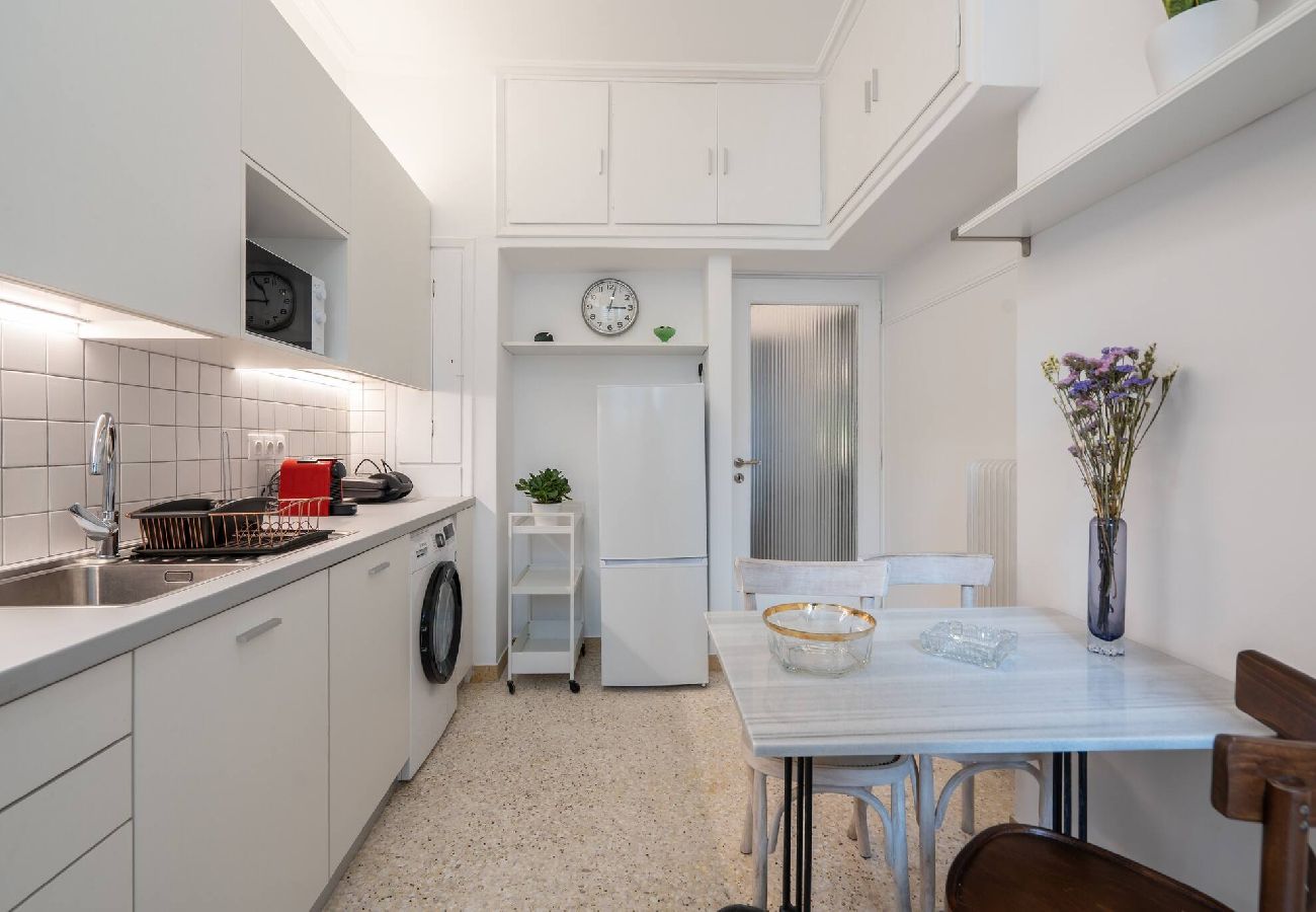 Apartment in Athens - 2BR Vintage & Artistic Retreat in Athens heart