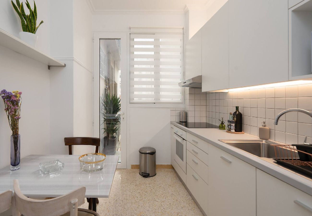 Apartment in Athens - 2BR Vintage & Artistic Retreat in Athens heart