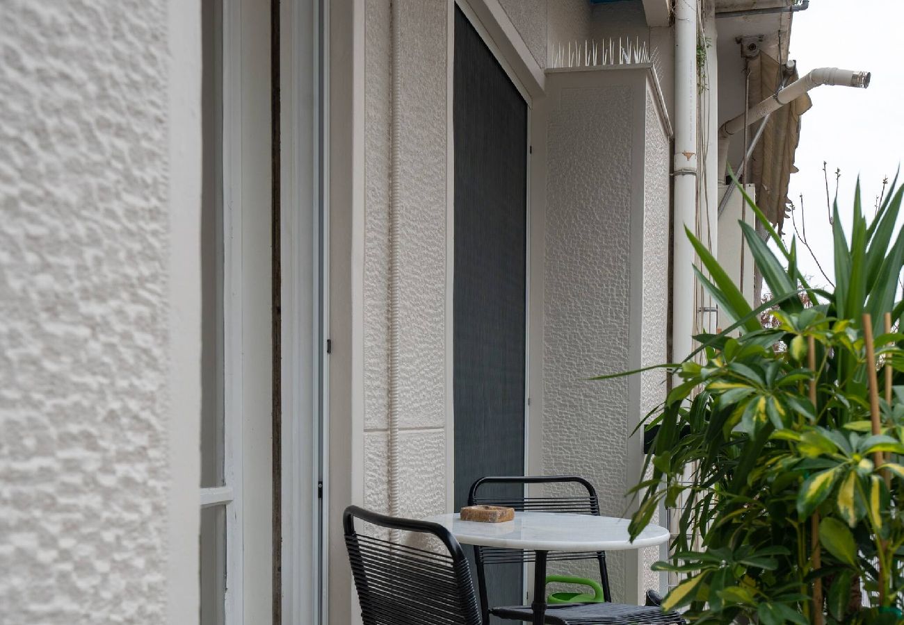 Apartment in Athens - 2BR Vintage & Artistic Retreat in Athens heart
