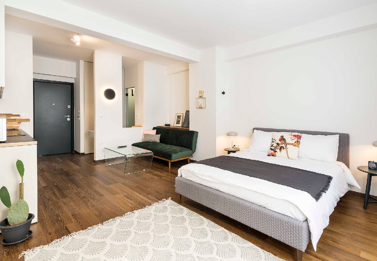 Studio in Athens - Athens' Best Location! ~Stunning & Spacious Studio