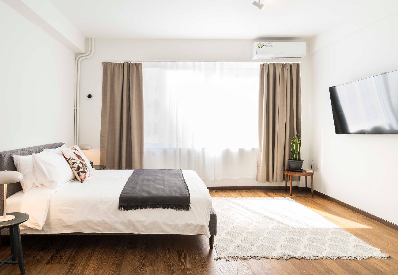 Studio in Athens - Athens' Best Location! ~Stunning & Spacious Studio