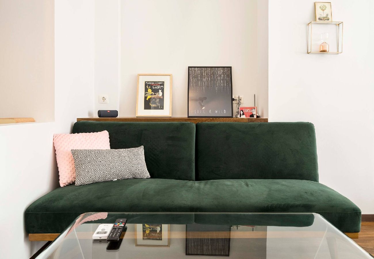 Studio in Athens - Athens' Best Location! ~Stunning & Spacious Studio