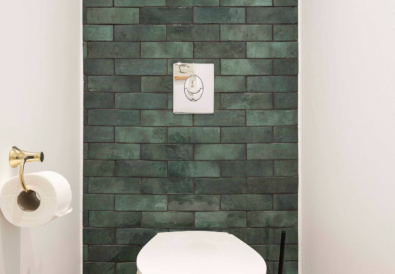 Studio in Athens - Athens' Best Location! ~Stunning & Spacious Studio