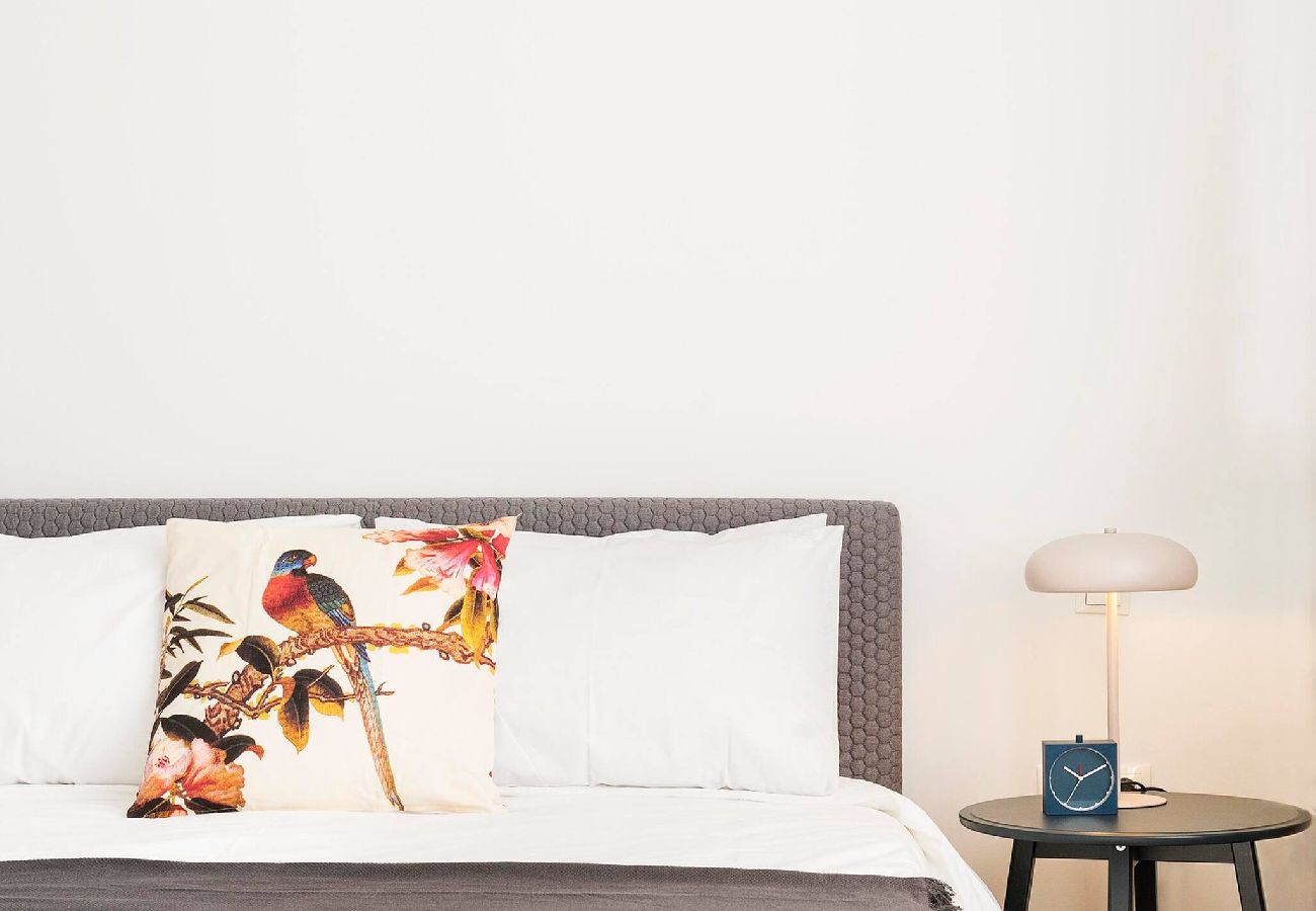 Studio in Athens - Athens' Best Location! ~Stunning & Spacious Studio