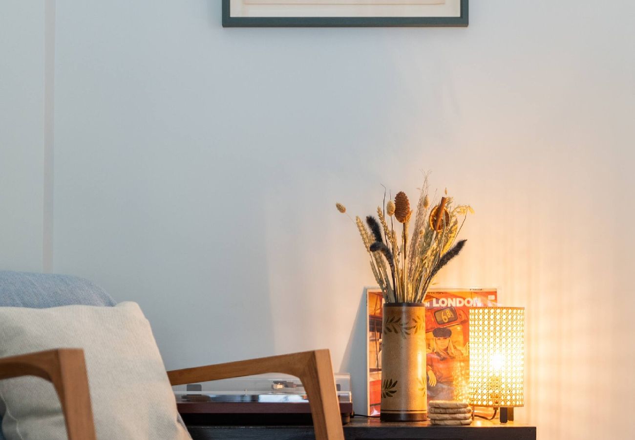Apartment in Athens - 1BR Artistic Apt Near Metro and Lycabettus Hill