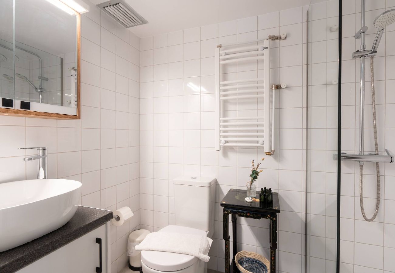 Apartment in Athens - 1BR Artistic Apt Near Metro and Lycabettus Hill