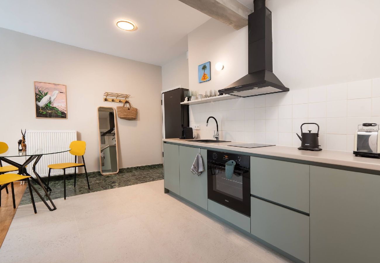 Apartment in Athens - Metro Living: 1-BR Modern Haven