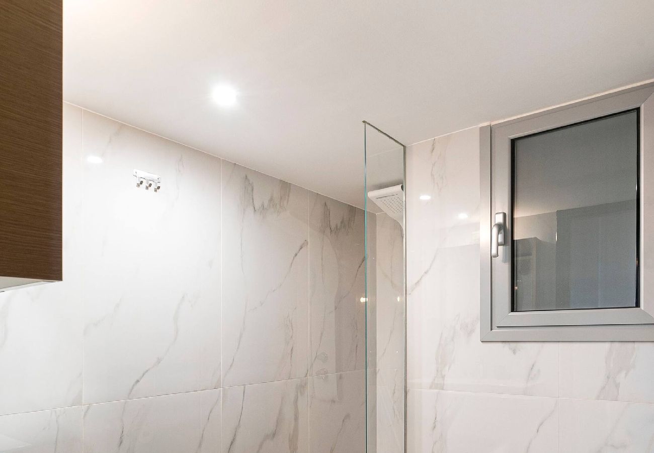 Apartment in Athens - Chic Retreat 2BD + 2 Bathrooms 