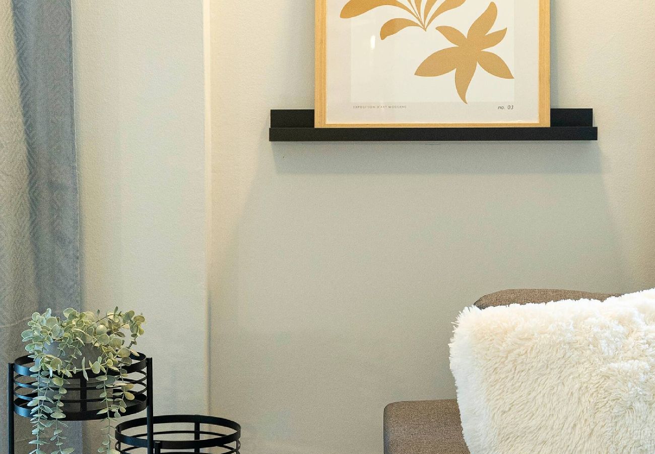 Apartment in Athens - Chic Retreat 2BD + 2 Bathrooms 