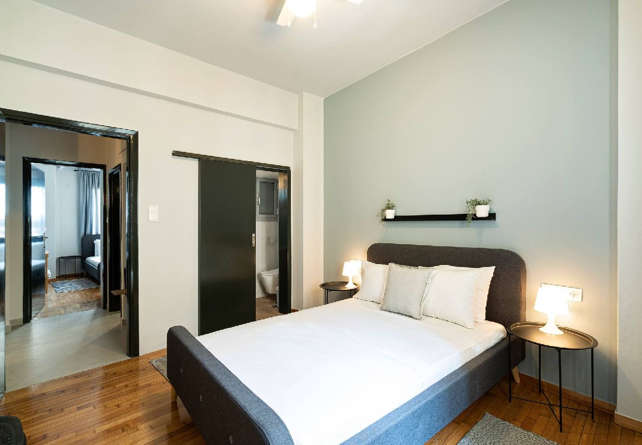 Apartment in Athens - Chic Retreat 2BD + 2 Bathrooms 