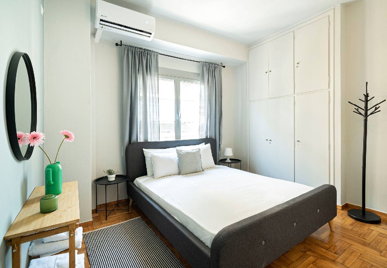 Apartment in Athens - Chic Retreat 2BD + 2 Bathrooms 