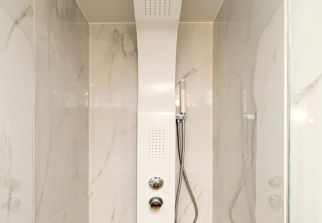 Apartment in Athens - Chic Retreat 2BD + 2 Bathrooms 