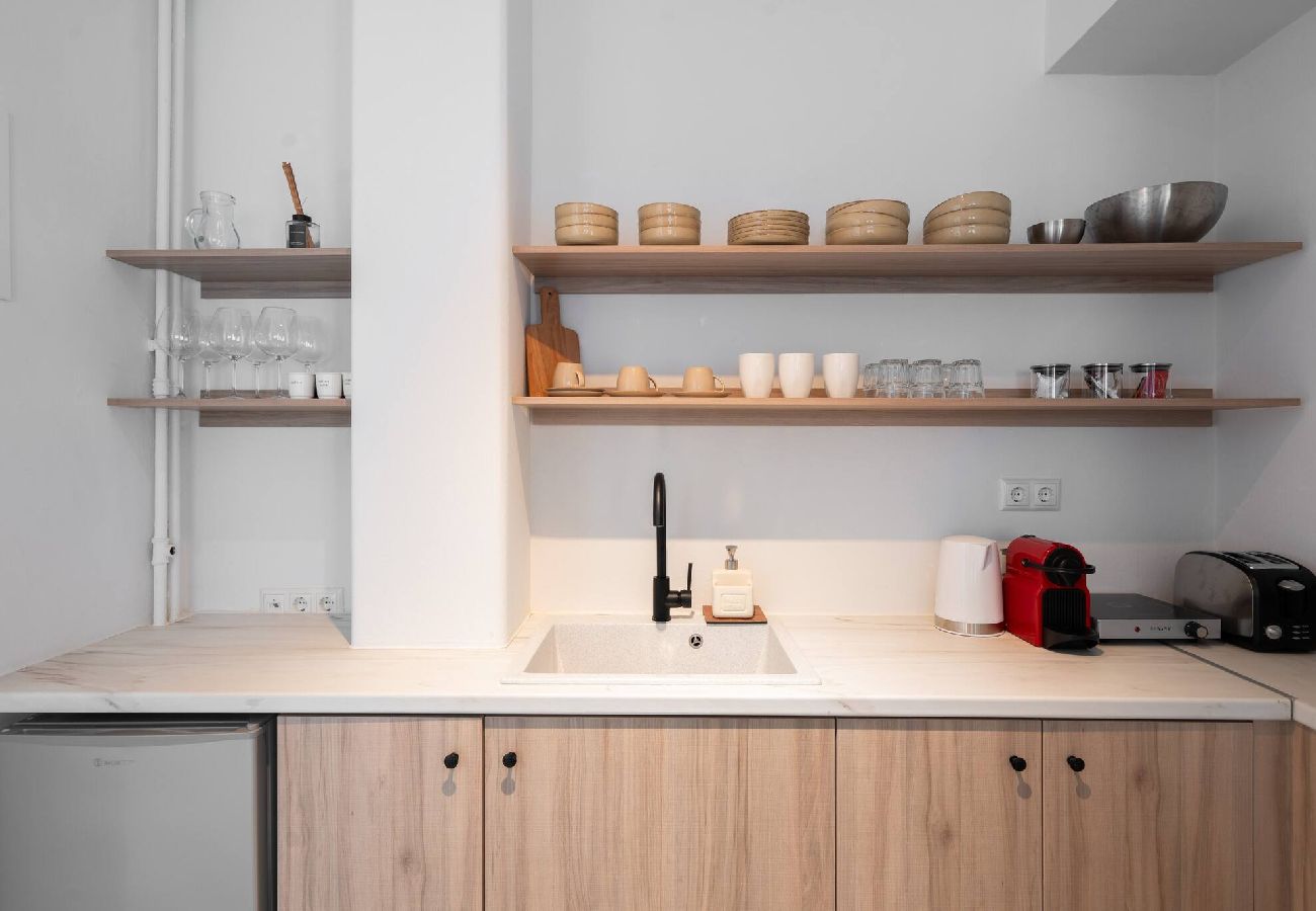 Apartment in Athens - 1BR Minimal Apt | Near Metro & Syntagma
