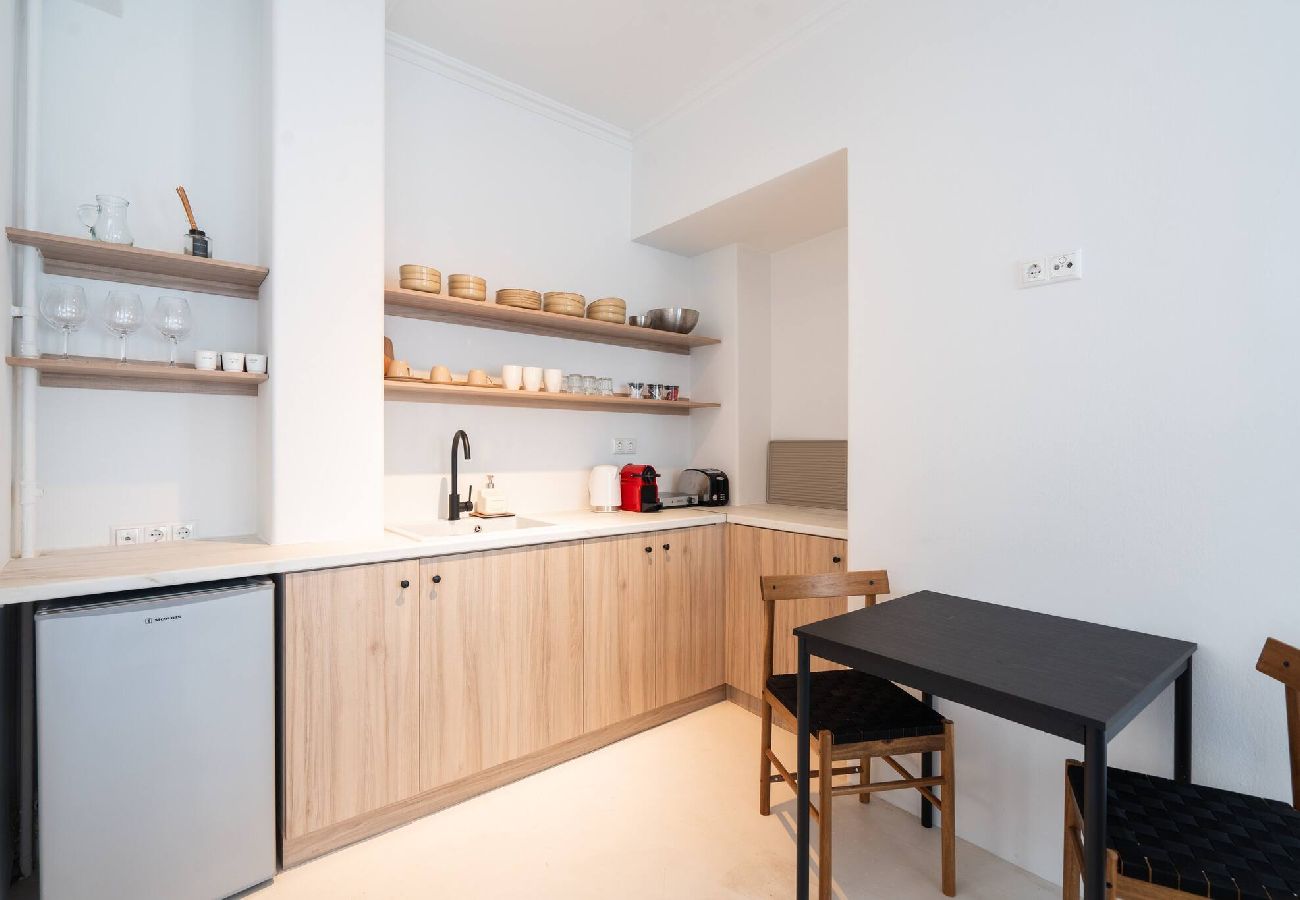 Apartment in Athens - 1BR Minimal Apt | Near Metro & Syntagma