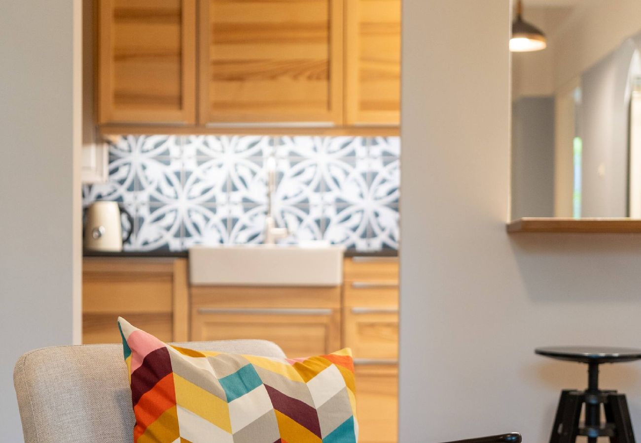 Apartment in Athens - Vibrant Athens Pad-2 Bedrooms 
