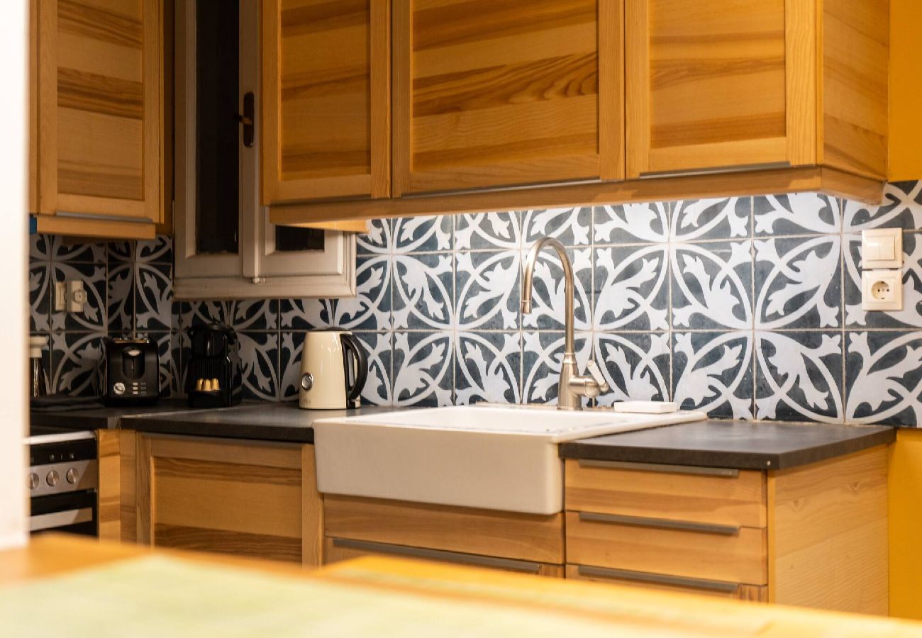 Apartment in Athens - Vibrant Athens Pad-2 Bedrooms 