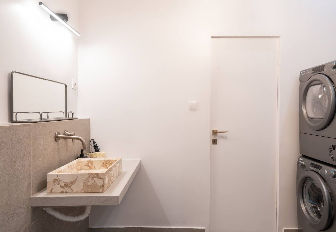 Apartment in Athens - 2BR Apt 20 Mins From Acropolis w/ Washer & Dryer