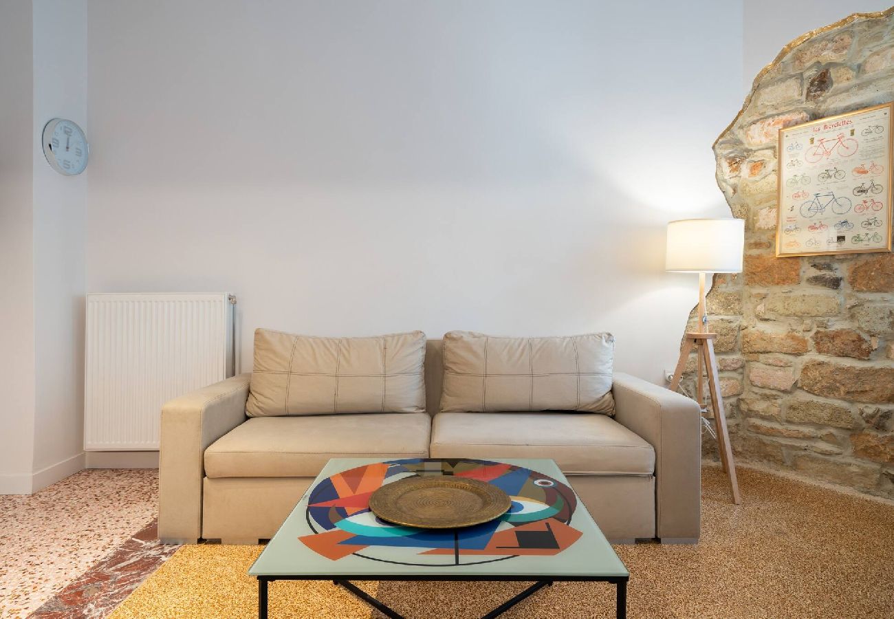 Apartment in Athens - 2BR Apt 20 Mins From Acropolis w/ Washer & Dryer